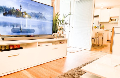 Itainen District Apartment | 3Bed Apartment 18 mins by metro to Helsinki centre