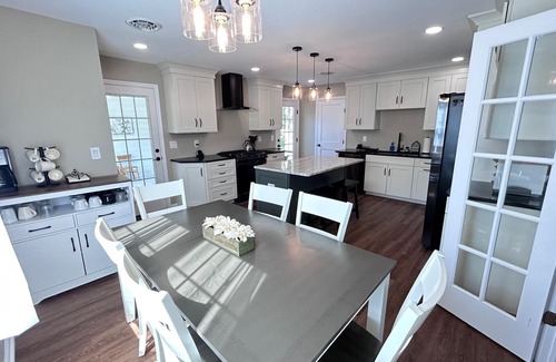 Schenectady House | 3Br, 1.5Ba Full Kitchen Central AC, Heat BBQ Firepit Spacious Equiped Generator+