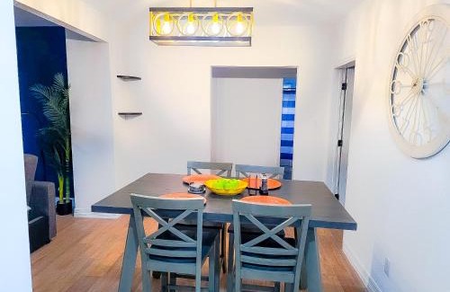South Central Houston House | 3BR 1King 2Full 1Queen 1 Sofa Queen Beds DwnTwn Med Center