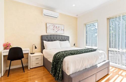 Athelstone House | 3br 2 Bth No Stairs Aircon Big Athelstone Home