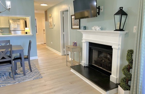 Caswell Beach Condo | 3BR/2BA Condo-On 8th Hole of Golf Course,6-min Walk to Beach,Sleeps8