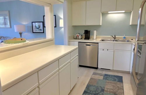Caswell Beach Condo | 3BR/2BA Condo-On 8th Hole of Golf Course,6-min Walk to Beach,Sleeps8