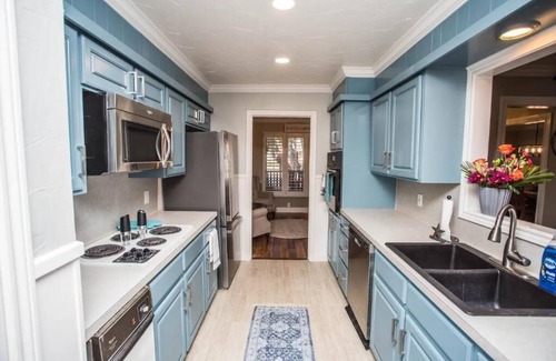 Lubbock House | 3BR 2BA HotTub firepit & Game room Quiet Neighborhood near shopping Entire house