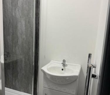 Thatto Heath House | 3BR Accommodation in St Helens - Sleeps 6