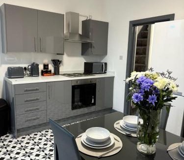 Thatto Heath House | 3BR Accommodation in St Helens - Sleeps 6