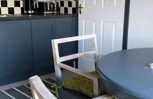 Athy Apartment | 3Br Apartment - Sleeps 7 - Free Parking - Athy