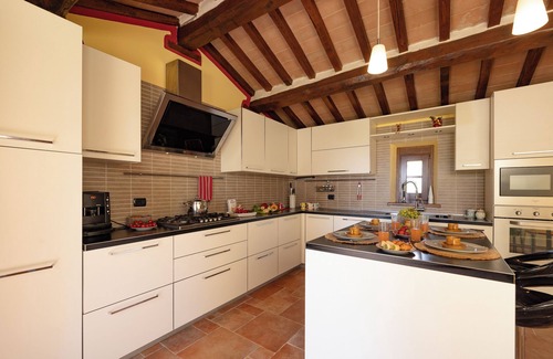 Cortona Villa | 3BR apartment with nice private garden and large shared pool