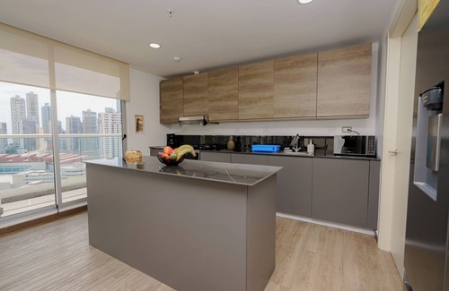 Marbella Apartment | 3BR Apt Cityview parking/balcony