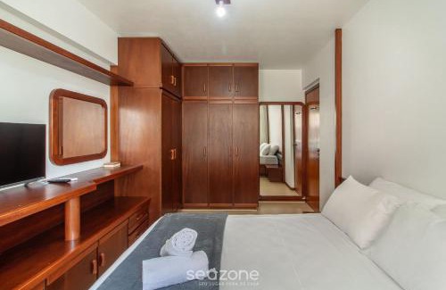 Centro Apartment | 3BR Apt w/balcony 100m from beach EVZ0601
