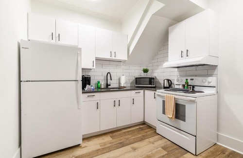 Hamilton Apartment | 3BR Apt w Netflix - Near King street