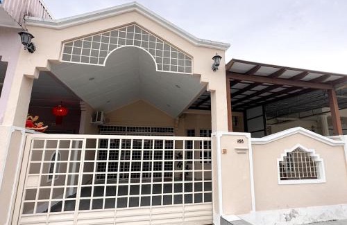 Batu Pahat House | 3BR Batu Pahat Setia Homestay Walk to AEON Big 6-8 pax by Ngio