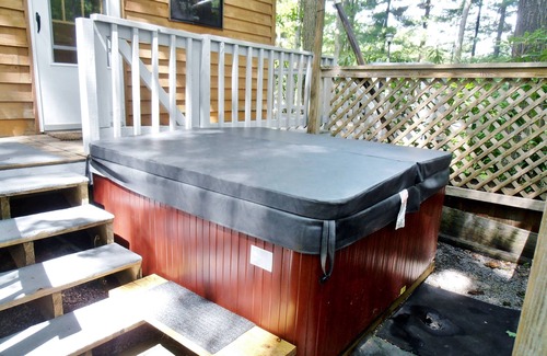 Oakland Cabin | 3BR Cabin, Hot Tub, Lake Access, Pet-Friendly – 30% Weekly Discount Excl. Summer