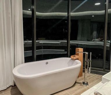 Van Giang Apartment | 3Br Ecopark apt Onsen! Balcony lake view Free Pool