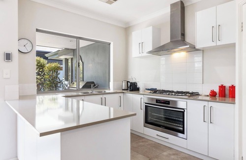 North Fremantle House | 3BR Family Retreat, 7 min Walk to Beach & Cafes