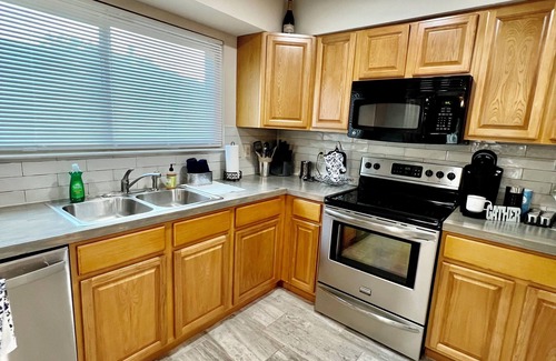 North San Antonio - SAT House | 3BR Furnished Retreat w/ Yard, BBQ & Fast Wi-Fi – San Antonio