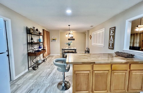 North San Antonio - SAT House | 3BR Furnished Retreat w/ Yard, BBQ & Fast Wi-Fi – San Antonio