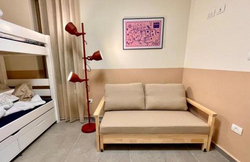 Nachlaot Apartment | 3BR Gem Steps from Shuk Machne Yehuda
