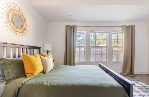 Near East Side House | 3BR Modern, Gated Home w FreePking, BBQ, Firepit, Mins to Downtown