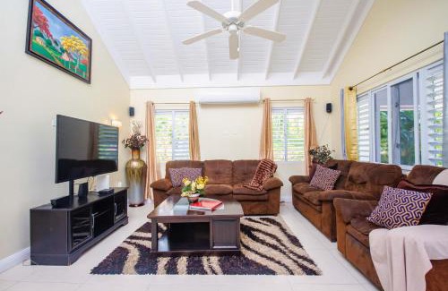 St. Ann's Bay Villa | 3BR Retreat with Pool, Gym & Private Beach Access in Richmond Estate