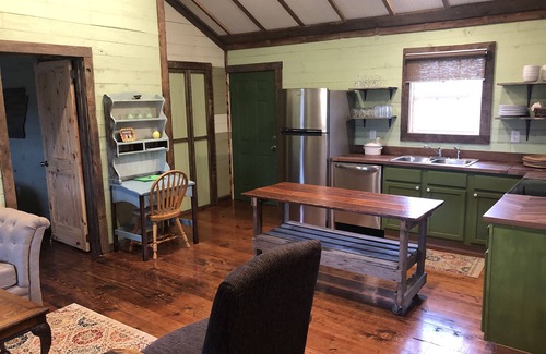 Marion House | 3br2bath farmhouse 7min d'town Mem ❤️1 pet free 2nd pet considered for fee