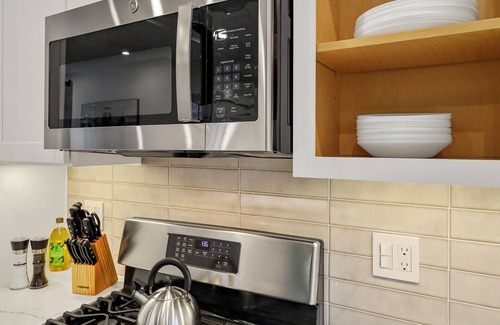 East Somerville Apartment | 3BR2Bth MIT/Harvard/TD Garden/BOS/3 Parking Spaces