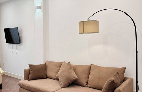 Hang Trong Apartment | 3BRs-OldQuarter-HoanKiemLake-TheChurchView