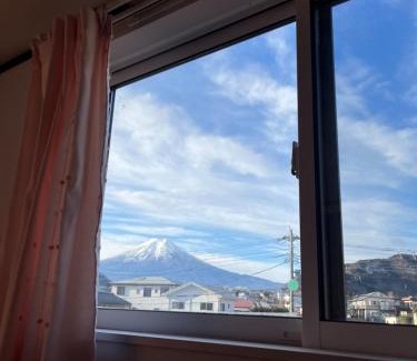 Nishikatsura Apartment | 3LDK MAX12名 富士山が見える一棟貸 スタイリッシュデザイン Villa Sena