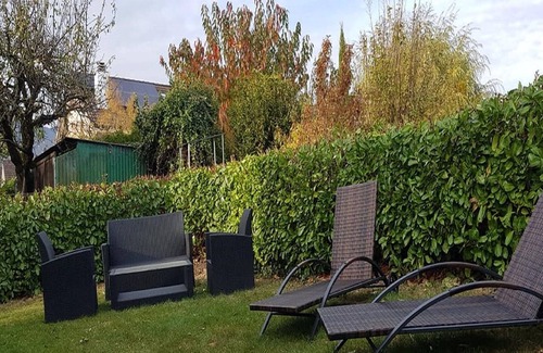 Bevaix Apartment | 3pc apartment with independent entrance, swimming pool, jacuzzi and garden.