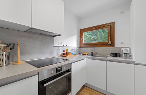 Surlej Apartment | 4 1/2 - room apartment on the first floor, entrance with small wardrobe, living