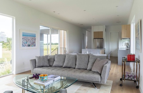 Carmine House | 4/4.5 Modern Gem