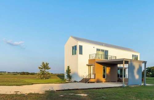 Carmine House | 4/4.5 Modern Gem