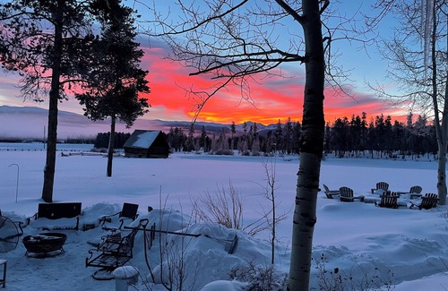Tabernash Cabin | 4 Acre Luxury Log Cabin Minutes from Skiing, Fishing, Biking, Golf, and Boating