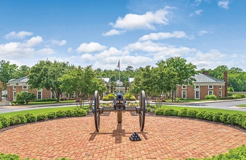 Berkeley Condo | 4 BDRM* SLEEPS 12* 2 KITCHENS* 2 LIVING RMS* 4 BATHRMS* BUSCH GARDENS 10 MILES*