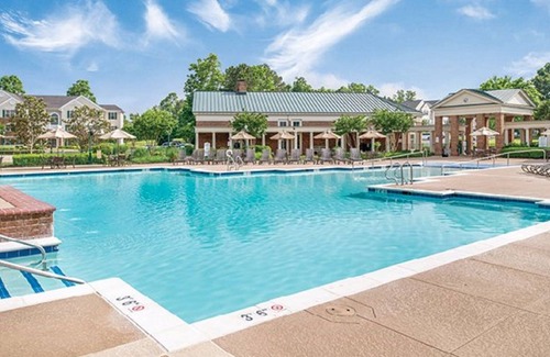 Berkeley Condo | 4 BDRM SLEEPS 12* 2 LIVING RMS, 2 KITCHENS, 4 BATHRMS, INDOOR/OUTDOOR POOLS, SPA