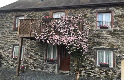 Javron les Chapelles House | 4 bed barn sleeps 8 private pool Chattemoue Javron