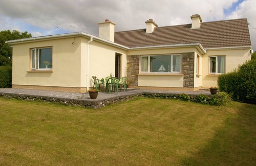 Inverin Cottage | 4-Bed Cottage in Co. Galway 5 minutes from Beach