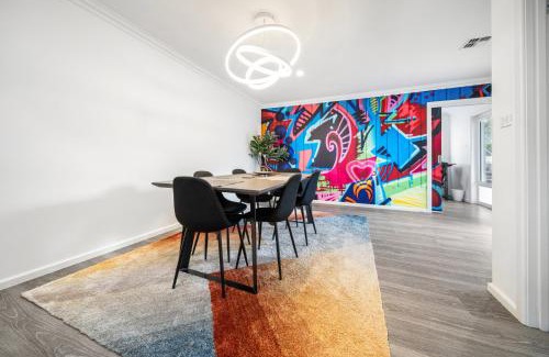 Curtin House | 4-Bed Family Home with Spacious Backyard and BBQ