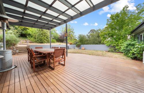 Curtin House | 4-Bed Family Home with Spacious Backyard and BBQ