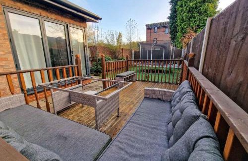 Trafford House | 4 Bed Home in Altrincham by City SuperHost