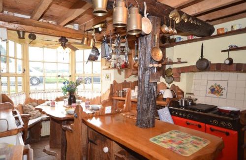 Wimborne House | 4 Bed in Corfe Mullen THOLD