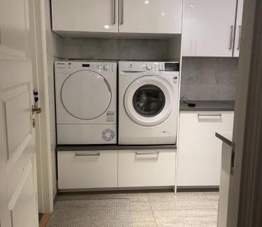 Mandal Villa | 4 Bed Villa - Sleeps 11 - Pets - Parking - Wifi