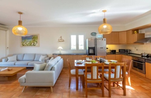 Svoronata Villa | 4 bed villa with large pool near Eglina Beach.
