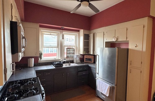 Providence House | 4-bedroom 2-bathroom home in lovely Providence near brown university w WiFi