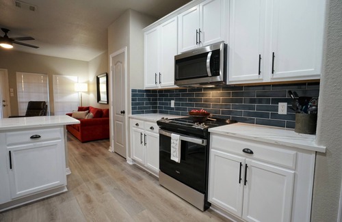 Euless House | 4 Bedroom-2 King Beds GREAT location, minutes to AT&T Stadium and DFW Airport!