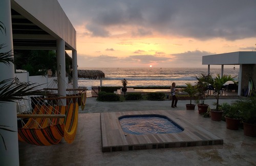 Las Nunez House | 4 Bedroom 4 Bathroom Ocean front House direct private access to the beach