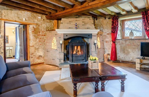 Tilney Fen End Cottage | 4 bedroom accommodation in Shouldham Thorpe, near Kings Lynn