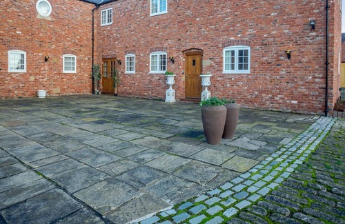 Overton-on-dee Cottage | 4 bedroom accommodation in Bangor-on-Dee