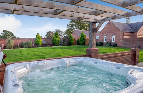 Overton-on-dee Cottage | 4 bedroom accommodation in Bangor-on-Dee
