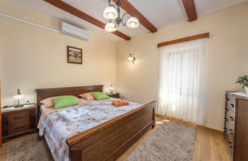 Drivenik House | 4 bedroom accommodation in Drivenik