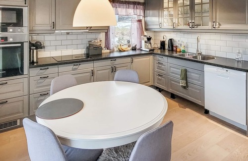 Hardangerfjord House | 4 bedroom awesome home in Tørvikbygd